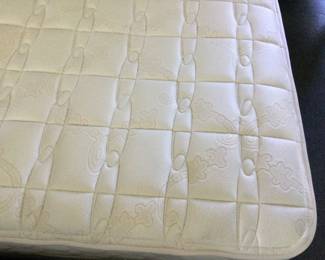 Serta King Size Mattress & Box Spring