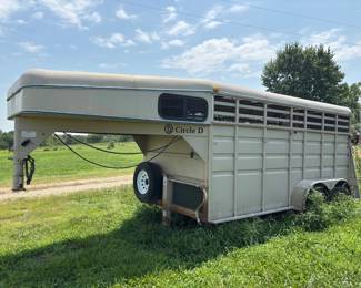 2000 Circle D Horse Trailer