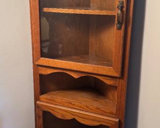 Corner cupboard