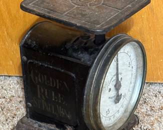Landers Frary & Clark Scale from the Golden Rule Department Store in St. Paul