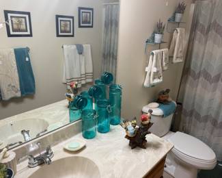 Bathroom linens