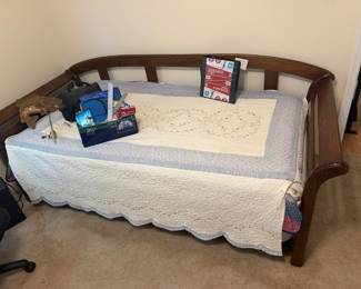 Solid wood trundle bed