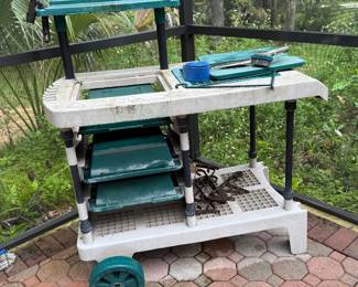 outdoor gardening bench