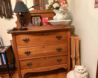 3 drawer dresser with matching mirror