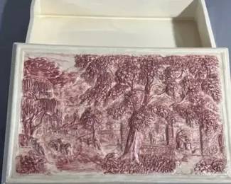 Hershey Molds 1981 White Raised-Relief Ceramic Trinket Box