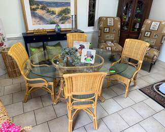 New Never Used Rattan Table w/4 Chairs