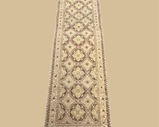 Neutral Runner Rug – Delicate Geometric Pattern