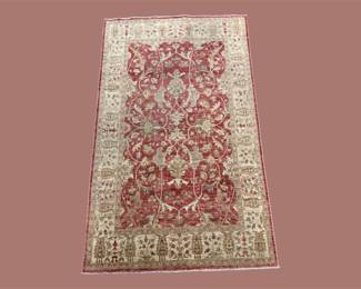 Soft Pink Traditional Area Rug – Delicate pink and cream tones with an intricate central pattern and decorative border.