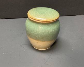 Lot # : 529 - Studio Pottery Pieces