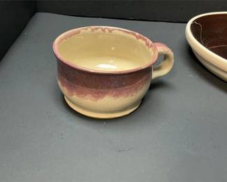 Lot # : 530 - Deep Dish Pottery Plate & Cup