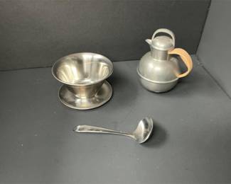 Lot # : 523 - Vintage Metal Serveware