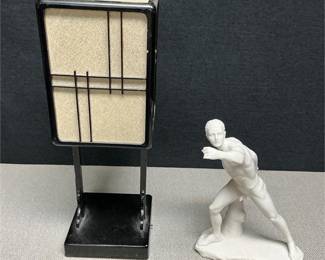 Lot # : 829 - Lightweight Lantern and Sculpture