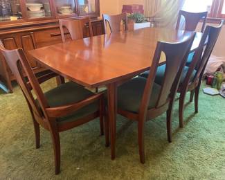 Vintage Broyhill Dining Table and 6 Chairs