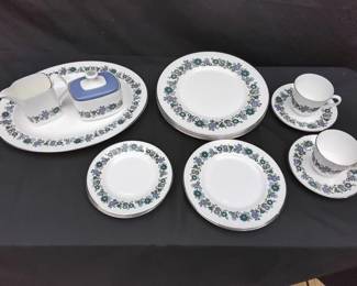 Small Set Of Royal Doulton Esprit China