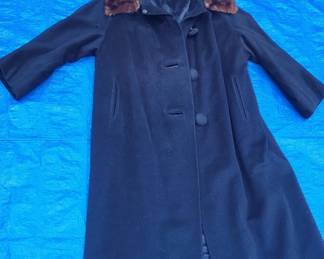 Vintage Womans Coat with Fur Collar