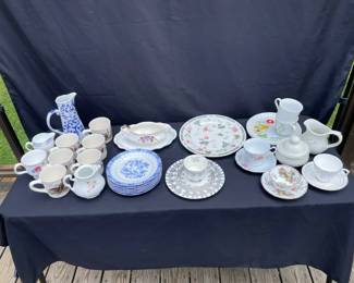 Lot of vintage ceramics