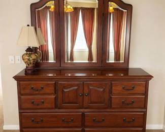 f Furniture Traditions American Heirloom Dresser with TriFold Mirror, Cedar Lined Drawers Jewelry Storage