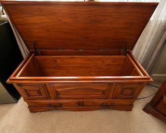 f Furniture Traditions Country Faire American Heirloom CedarLined Storage Chest