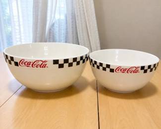 b11 2002 Gibson CocaCola White Ceramic Mixing or Serving Bowls Set