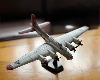 Model airplane 