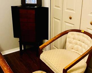 Jewelry cabinet