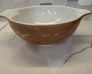 Additional view of large pyrex dish ~