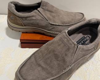 Tan Canvas Men's Skechers Sz. 11,   $20