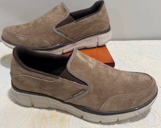 Tan Suede Men's Skechers Sz. 11,   $20
