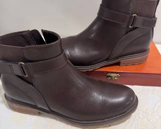 Ladies Brown Boots Sz. 7,   $10