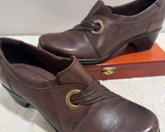 Clarks Brown Eyelet Ladies Sz. 7,   $12
