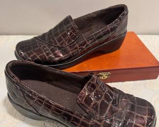Clark Brown Alligator Ladies Sz. 7,   $12