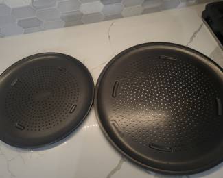 12" pizza pan, was $7, NOW $4. (Large pizza pan, 16", was $9, NOW $5/SOLD)