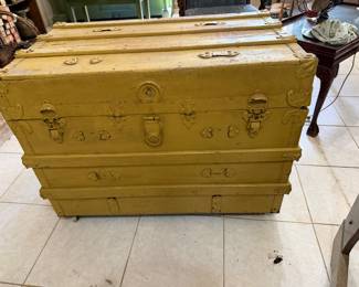 flat-top trunk