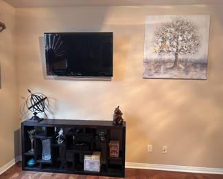 Office Decor / TV