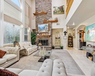 Living room furniture/85” Smart TV
