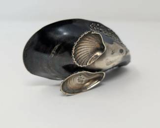 Bottom of sterling shell