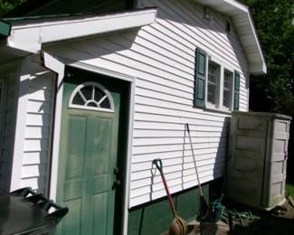 HOUSE END