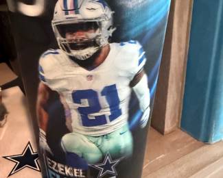 Signed cup Ezekel Elliott, Dak Prescott & Amari Cooper 