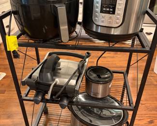 Insta Pot, Airfryer and Crock Pots 
