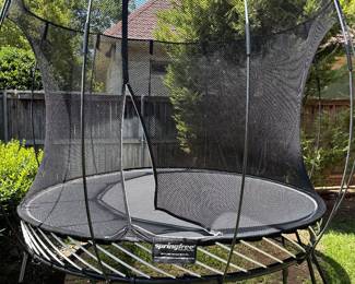 Top of the line Springfree Trampoline Springless Round Backyard Trampoline with Enclosure 