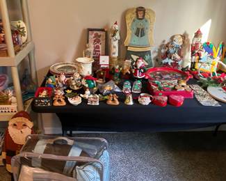 Holiday decor, linens