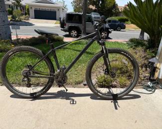 Specialized Rockhopper Mountain Bike - Medium