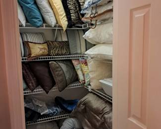 Throw pillows large silk king size comforter and shams