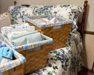 Full-size Jimmy Lynn type bed with mattress set