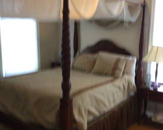 Canopy bed queen size