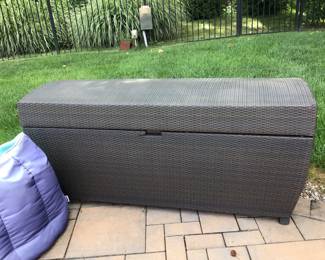 Deck box