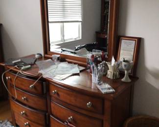 Dresser w/ mirror
