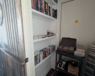 Dvds, cds, cassettes, vinyl albums