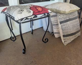 Outdoor table and cushions 