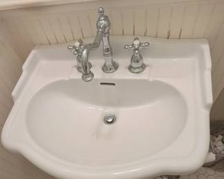 pedestal sink